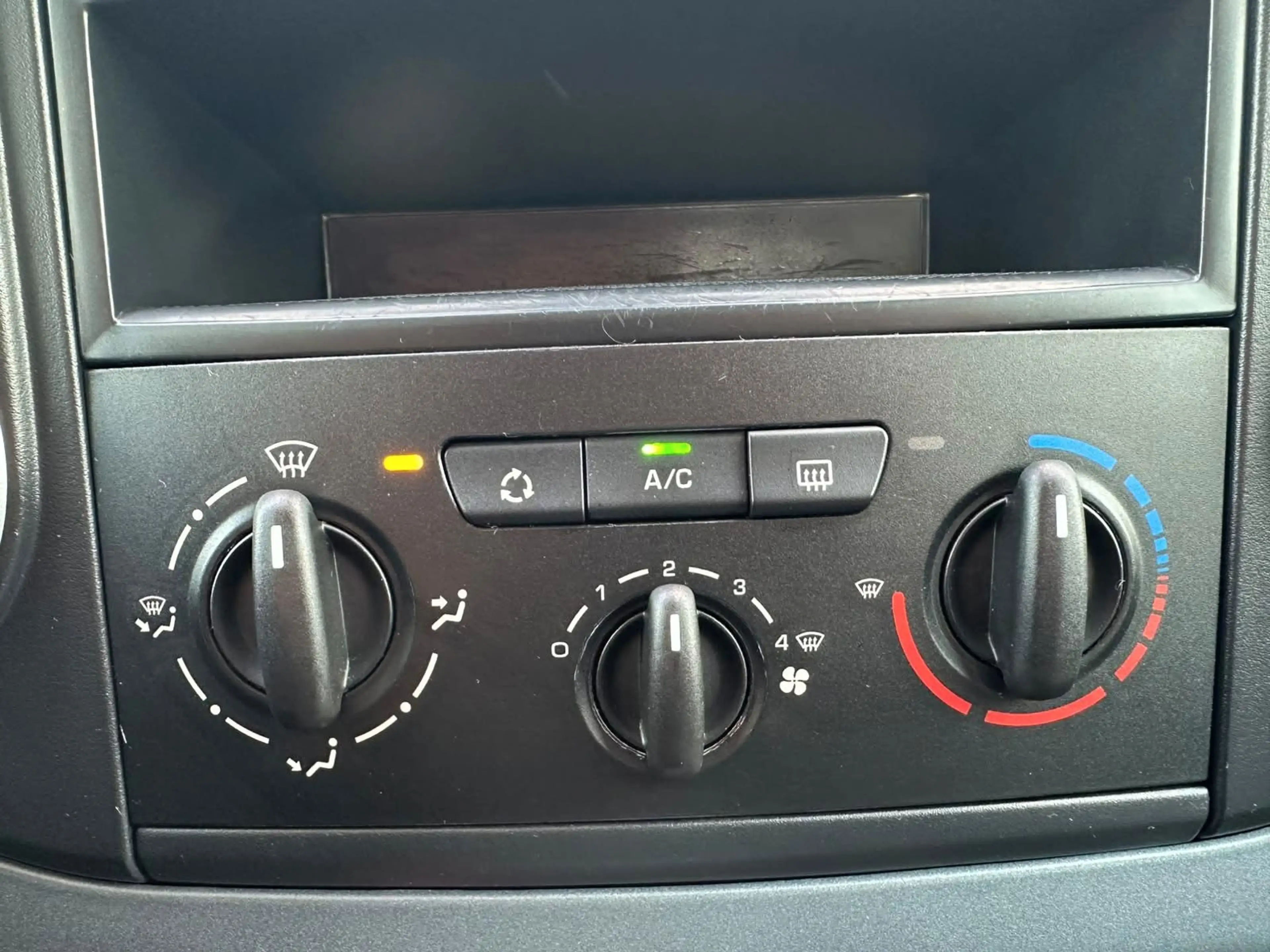 Peugeot Partner Tepee Allure Active,5 Sitzer,Klima, — photo 15