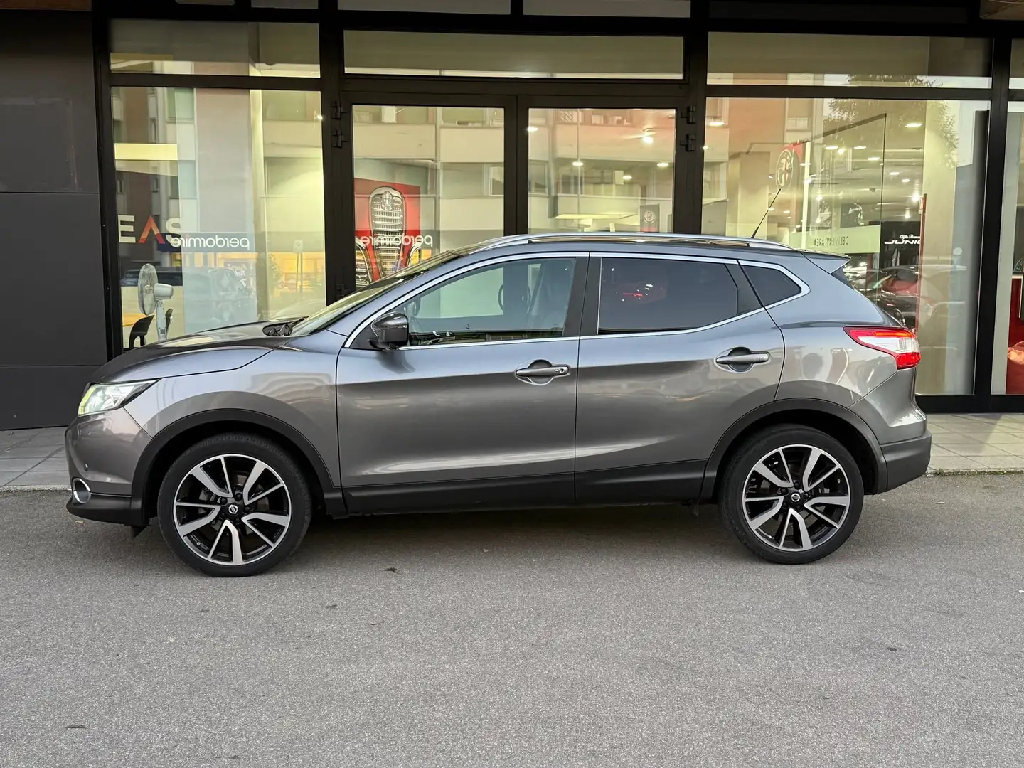 Nissan Qashqai Qashqai 1.6 dCi 2WD Tekna Grau - 2