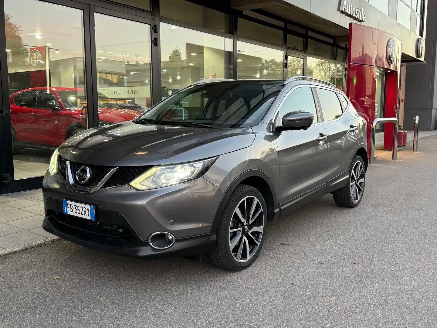 Nissan Qashqai Qashqai 1.6 dCi 2WD Tekna Grau - 1