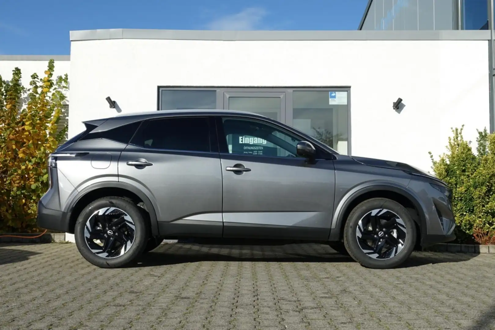 Nissan Qashqai N-Connecta 158PS Xtro WinterPaket Dez25 Grau - 2