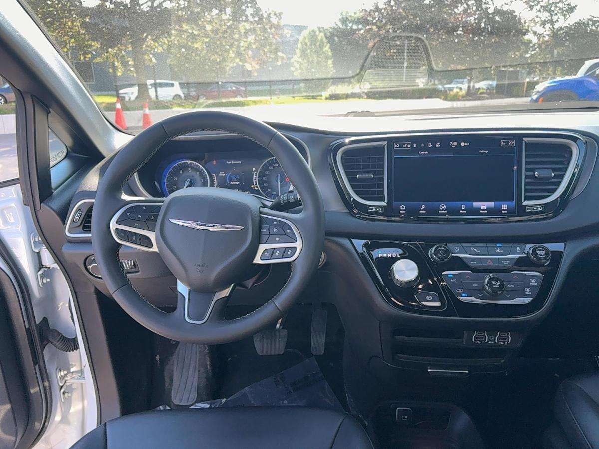 used 2025 Chrysler Grand Caravan car, priced at $31,999