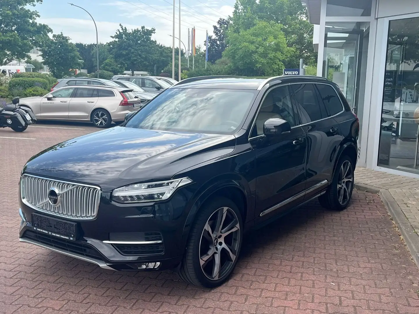 Volvo XC90 D5 AWD Geartronic Inscription Чорний - 2