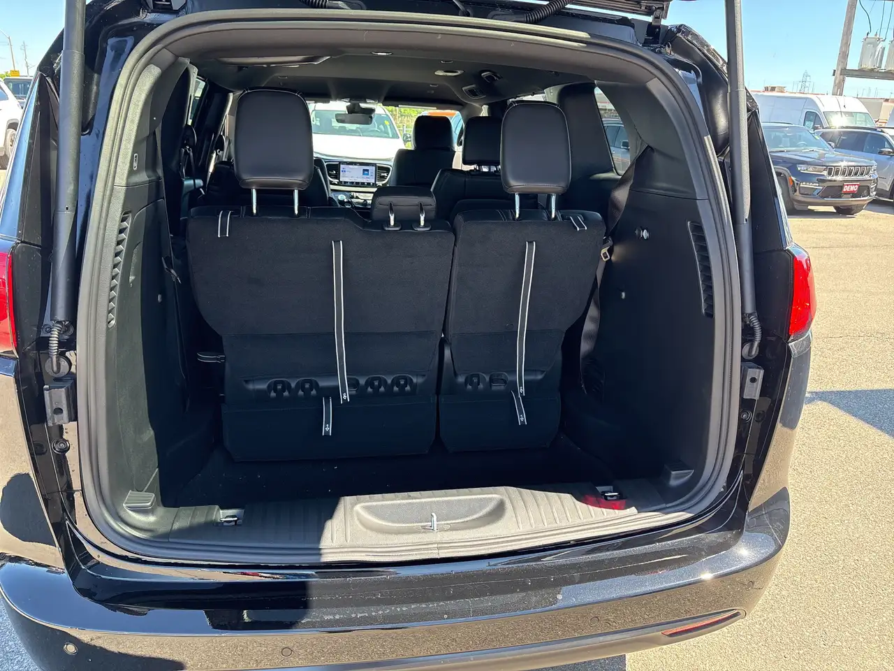 Chrysler Grand Caravan снимка Chrysler Grand Caravan