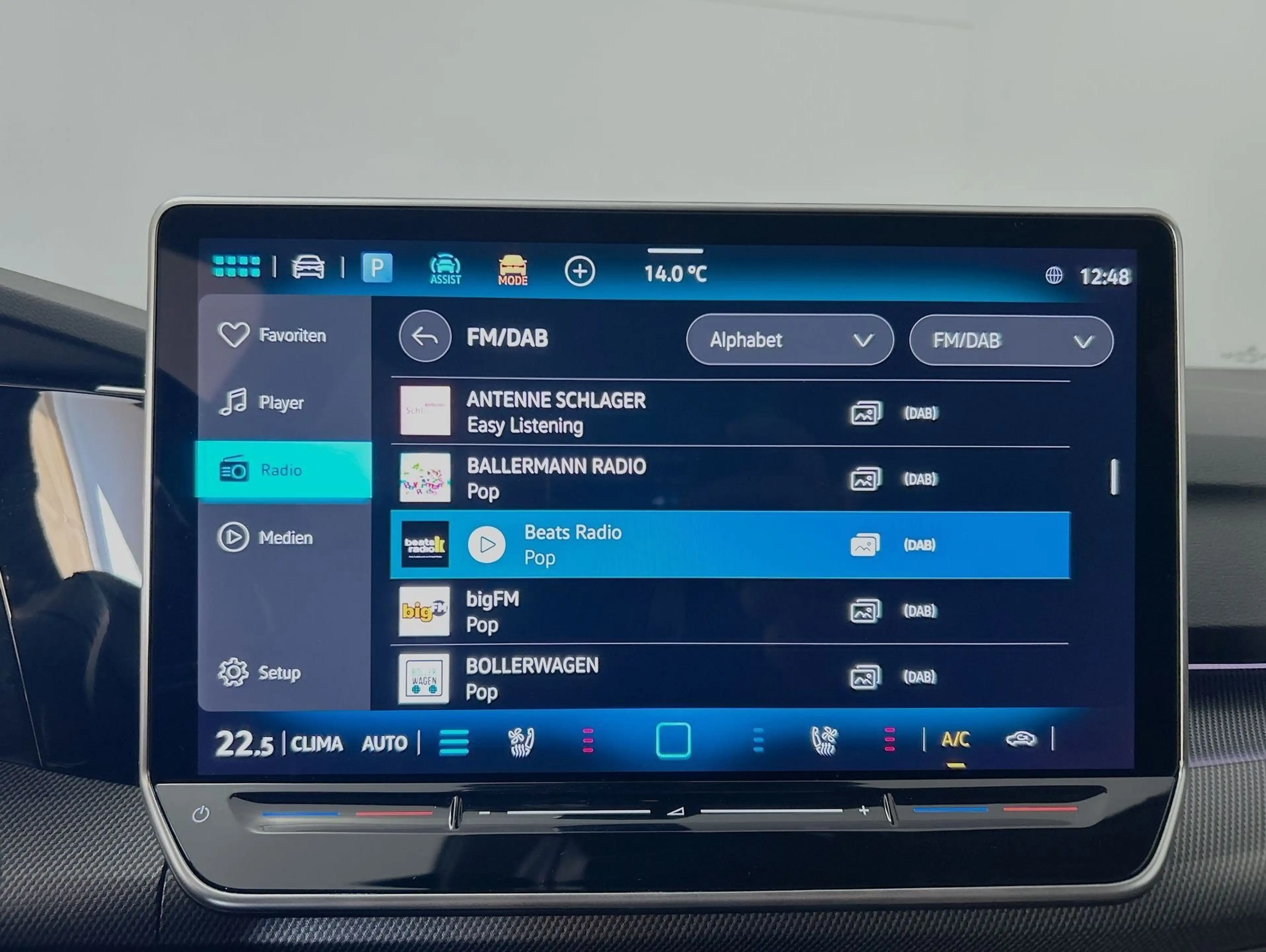 Volkswagen Golf Variant R-Line 2.0 l TDI DSG CarPlay Pano — photo 10
