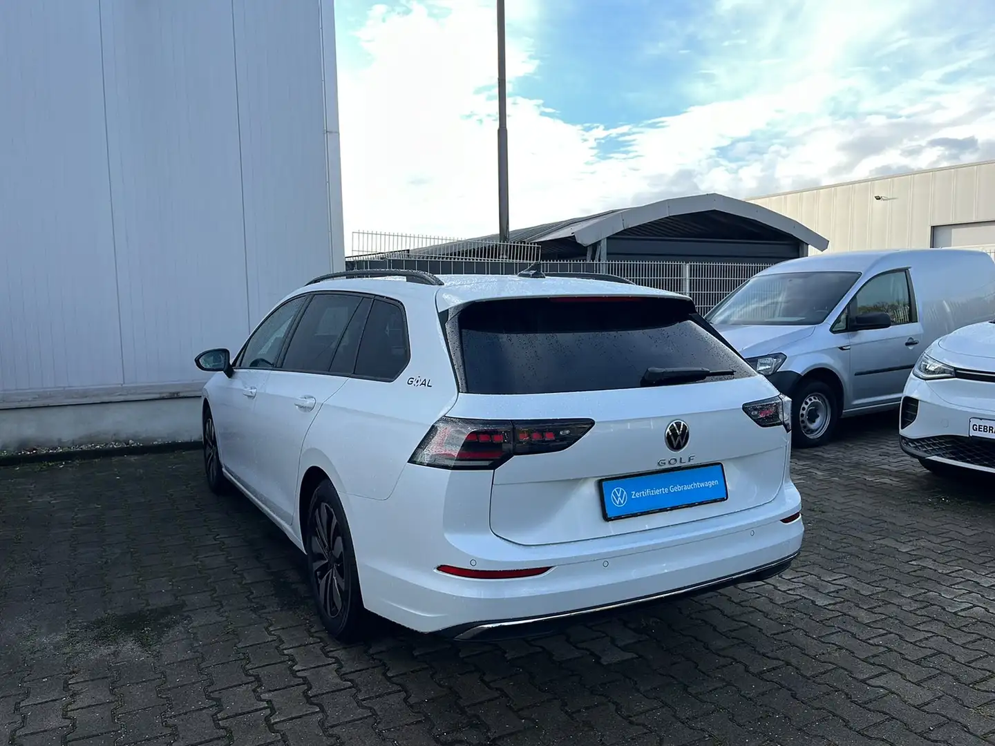Volkswagen Golf VIII Variant 2.0 TDI GOAL Matrix AHK 360° Weiß - 2