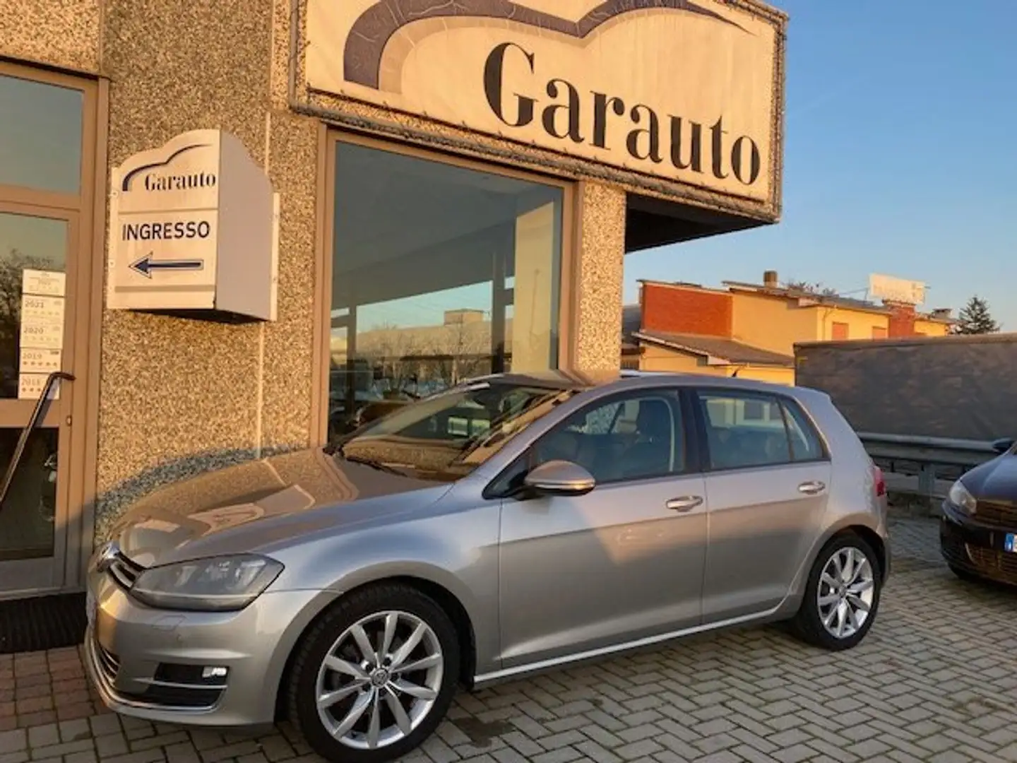 Volkswagen Golf Golf 5p 2.0 tdi Highline 150cv dsg Grijs - 1