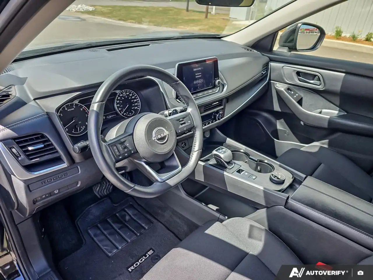 Nissan Rogue снимка Nissan Rogue