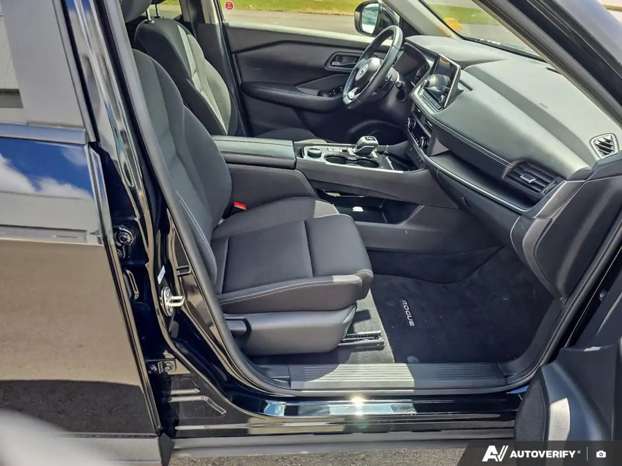 Nissan Rogue снимка Nissan Rogue