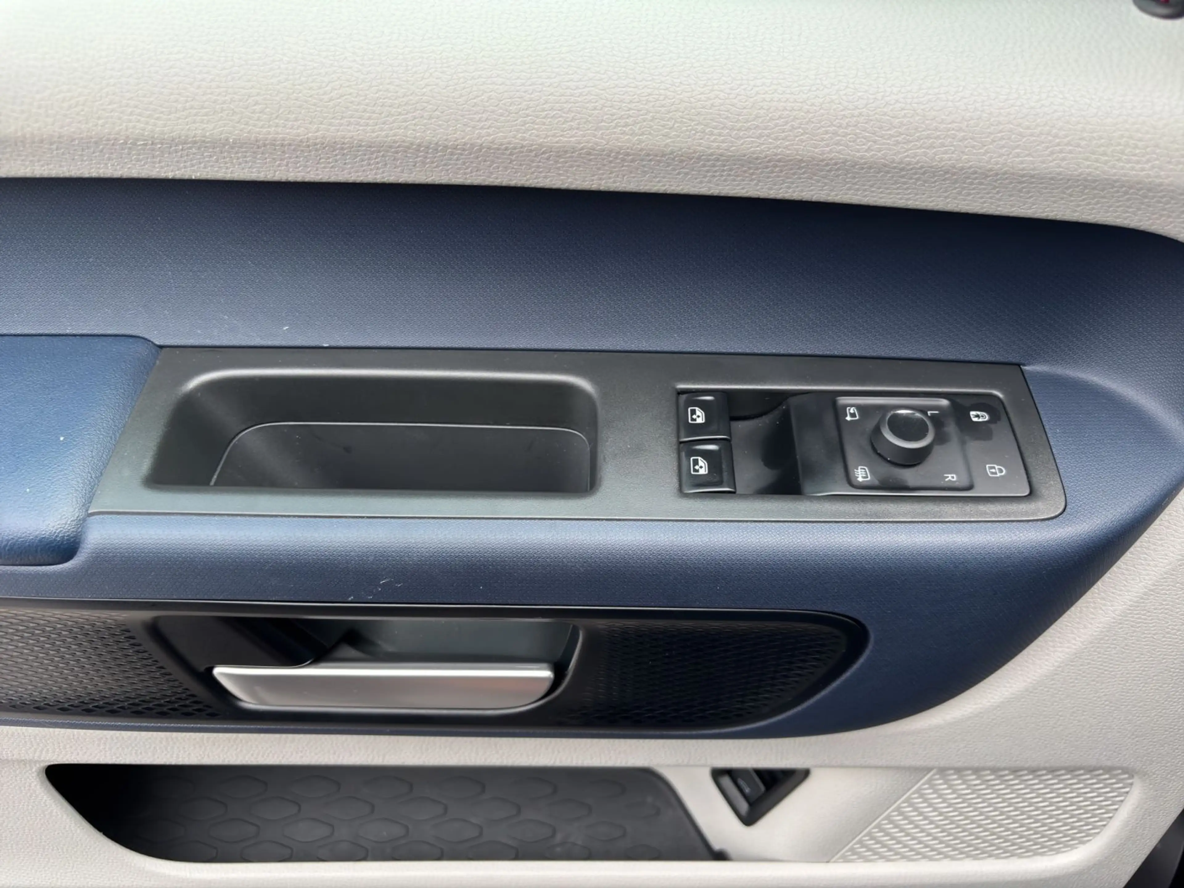 Volkswagen ID. Buzz Pro 150kW/77kWh *IQ-Light*AHK*App-Conne — photo 15