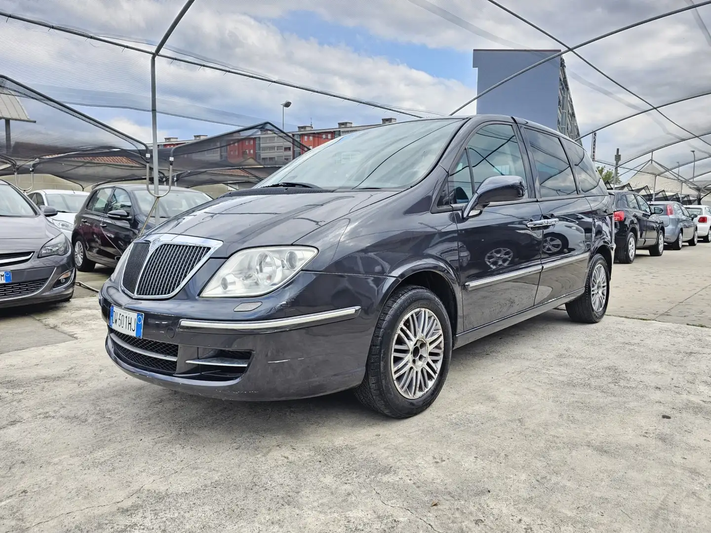 Lancia Phedra 2.0 MJT 136 CV Oro Nero - 2
