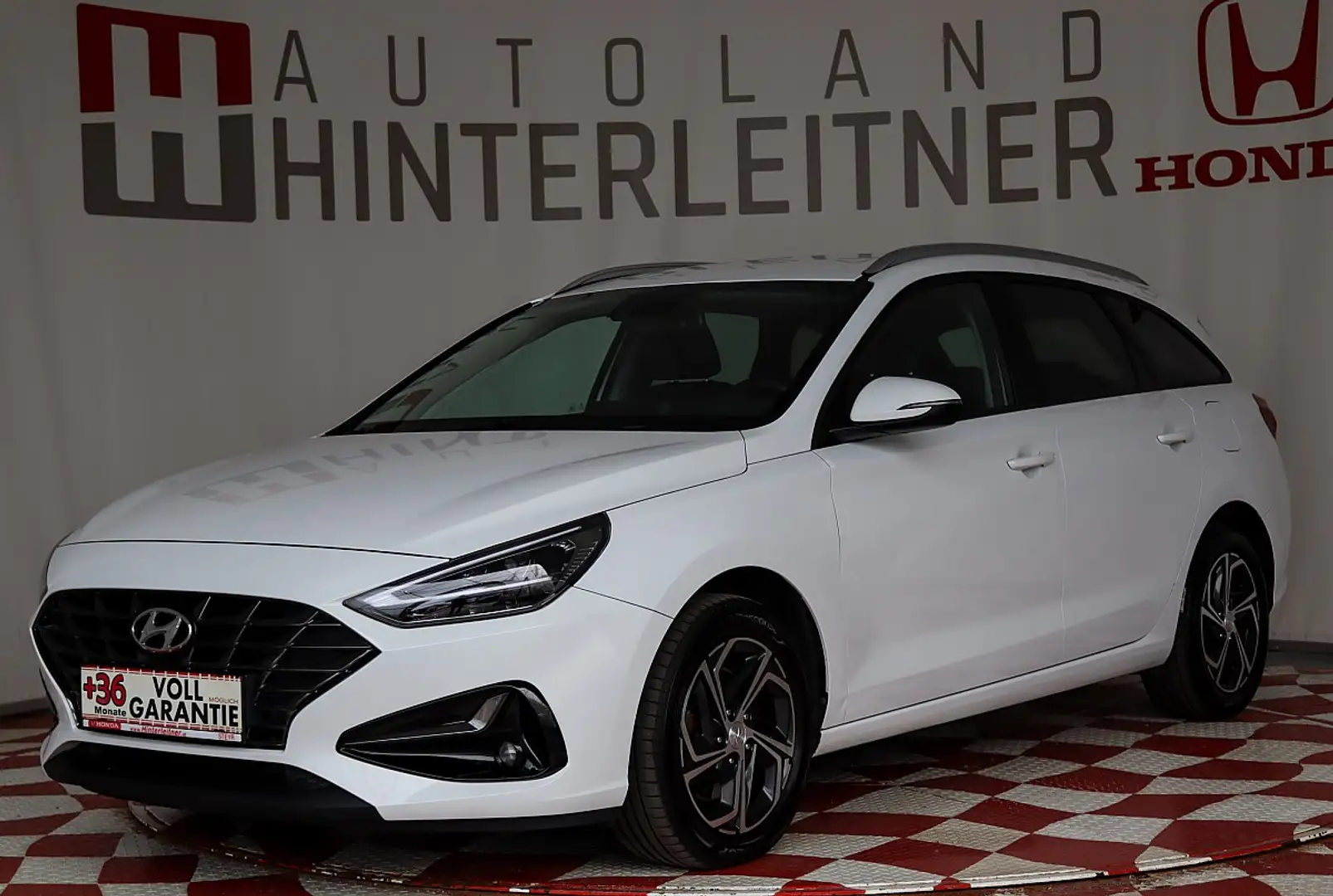 Hyundai i30 CW 1,6 CRDi Trend Line / LED / NAVI / KAMERA Blanco - 1