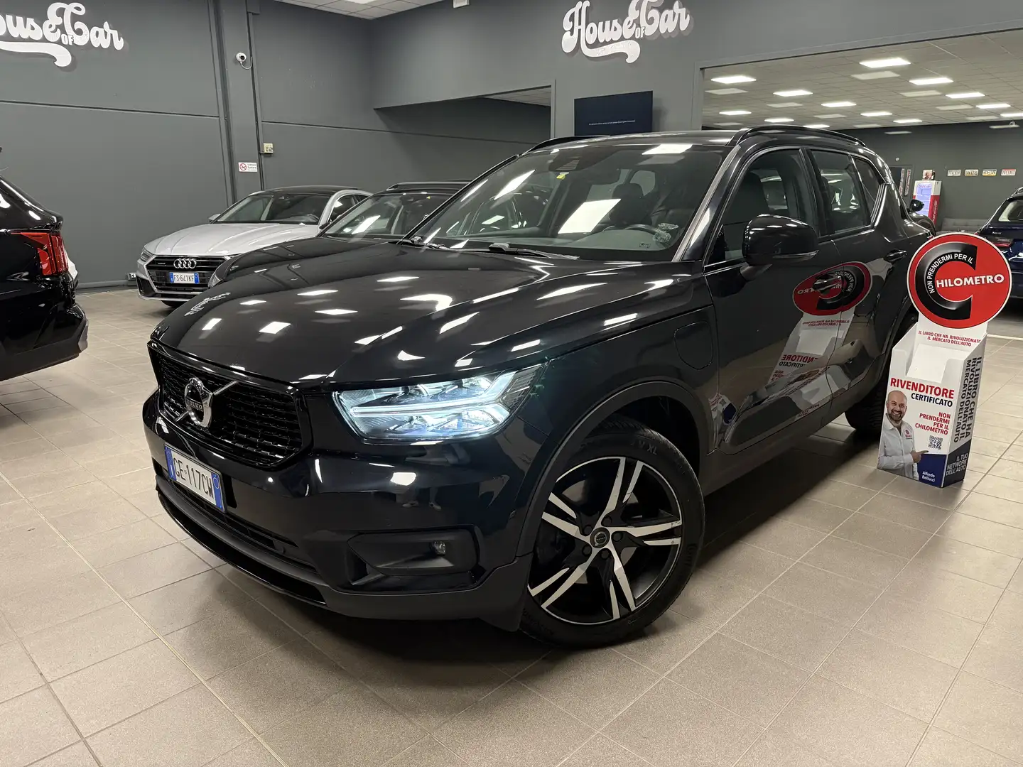 Volvo XC40 1.5 t4 phev R-design auto my21 Schwarz - 1