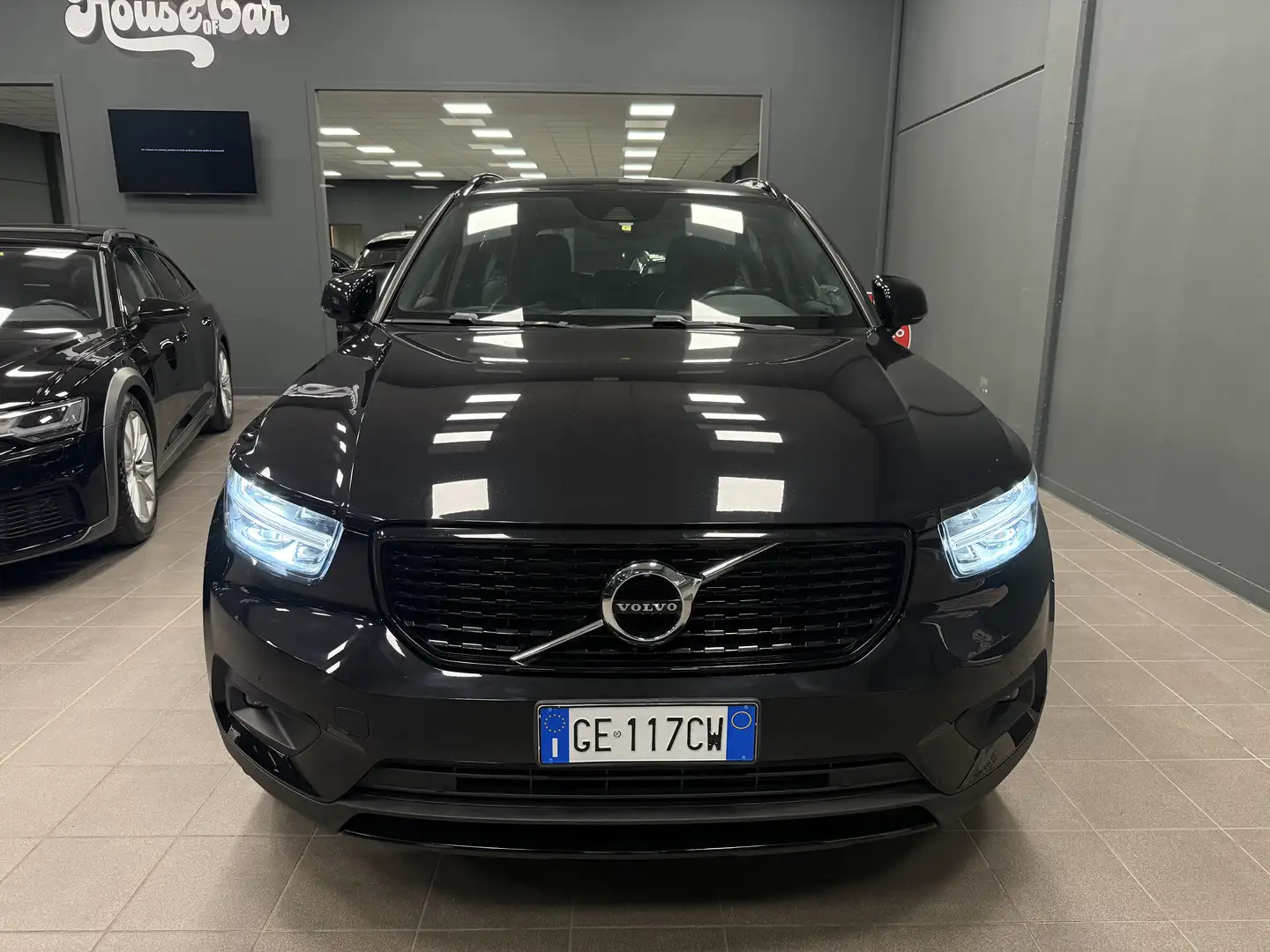 Volvo XC40 1.5 t4 phev R-design auto my21 Schwarz - 2