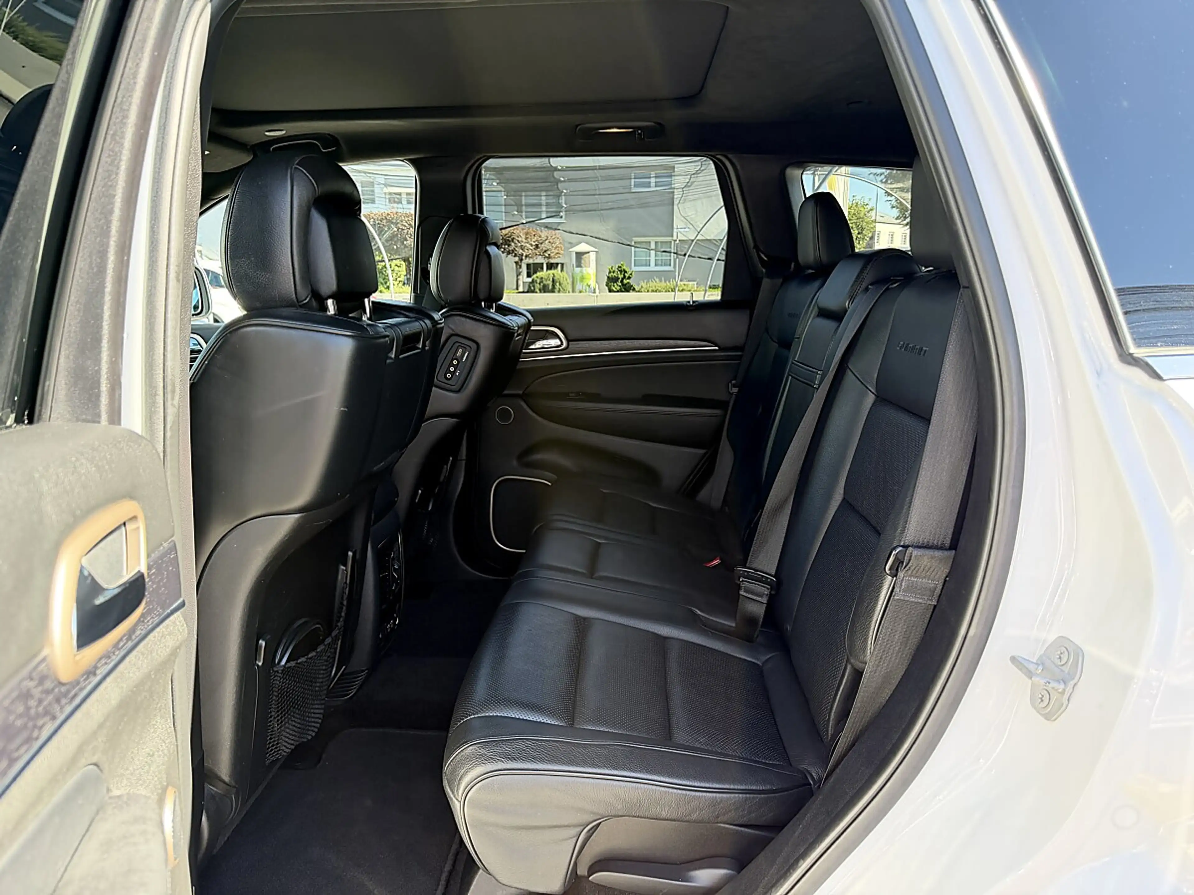 Jeep Grand Cherokee 3.0 CRD Summit AHK Kamera Luft Pano 8xAlu Sitz&... — photo 8