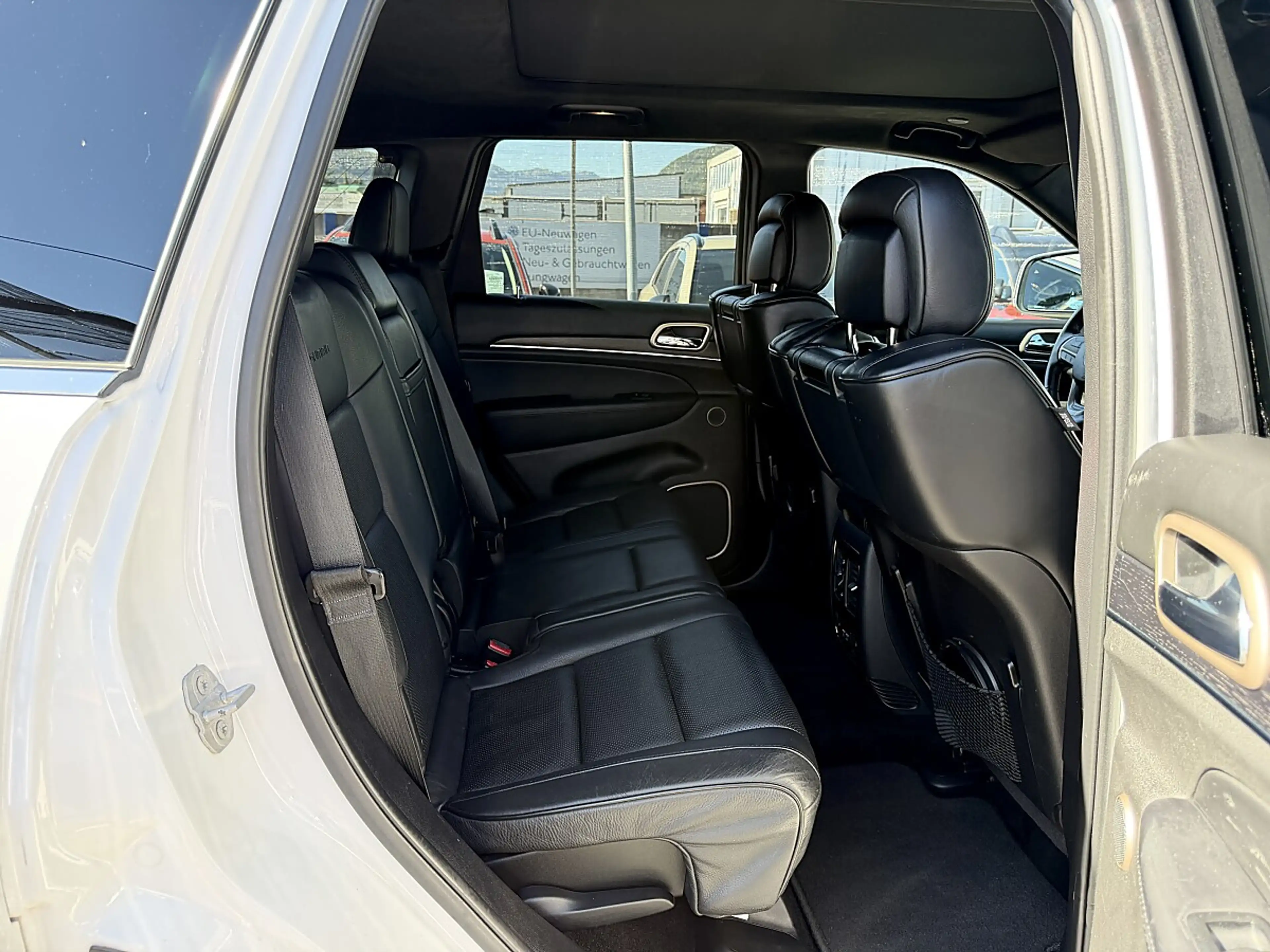 Jeep Grand Cherokee 3.0 CRD Summit AHK Kamera Luft Pano 8xAlu Sitz&... — photo 10