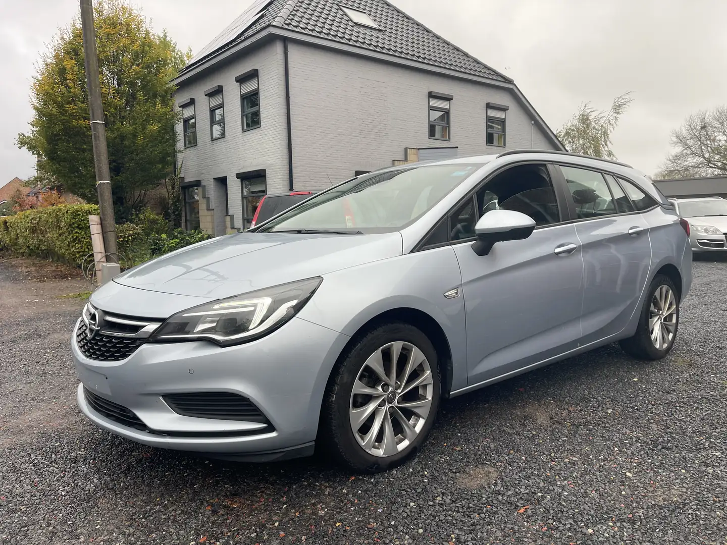 Opel Astra 1.4 Turbo Sports Tourer,Airco,Gps,Sensoren,.. Grijs - 2