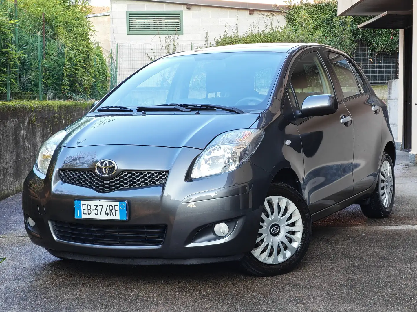 Toyota Yaris 1.0 BENZINA 70cv / 25.250km / Uniproprietario Grigio - 2