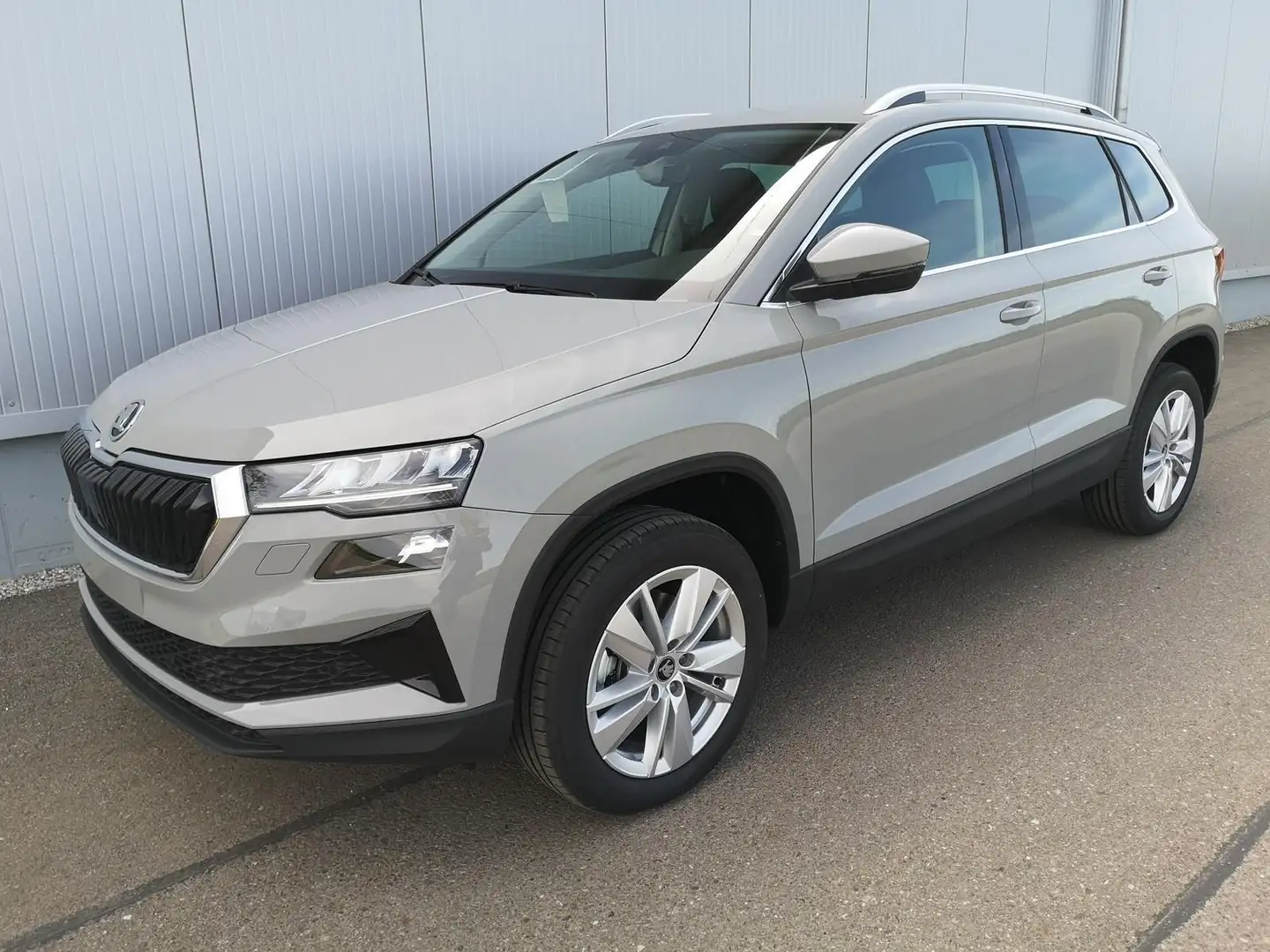 Skoda Karoq Selection 1.5 TSI DSG GV5 AHK 17 Ladeb ... Grau - 1
