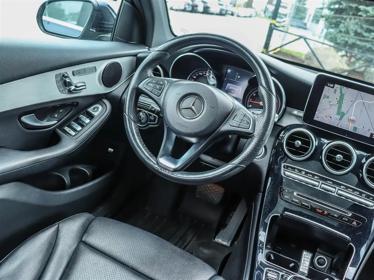 Mercedes-Benz GLC снимка Mercedes-Benz GLC