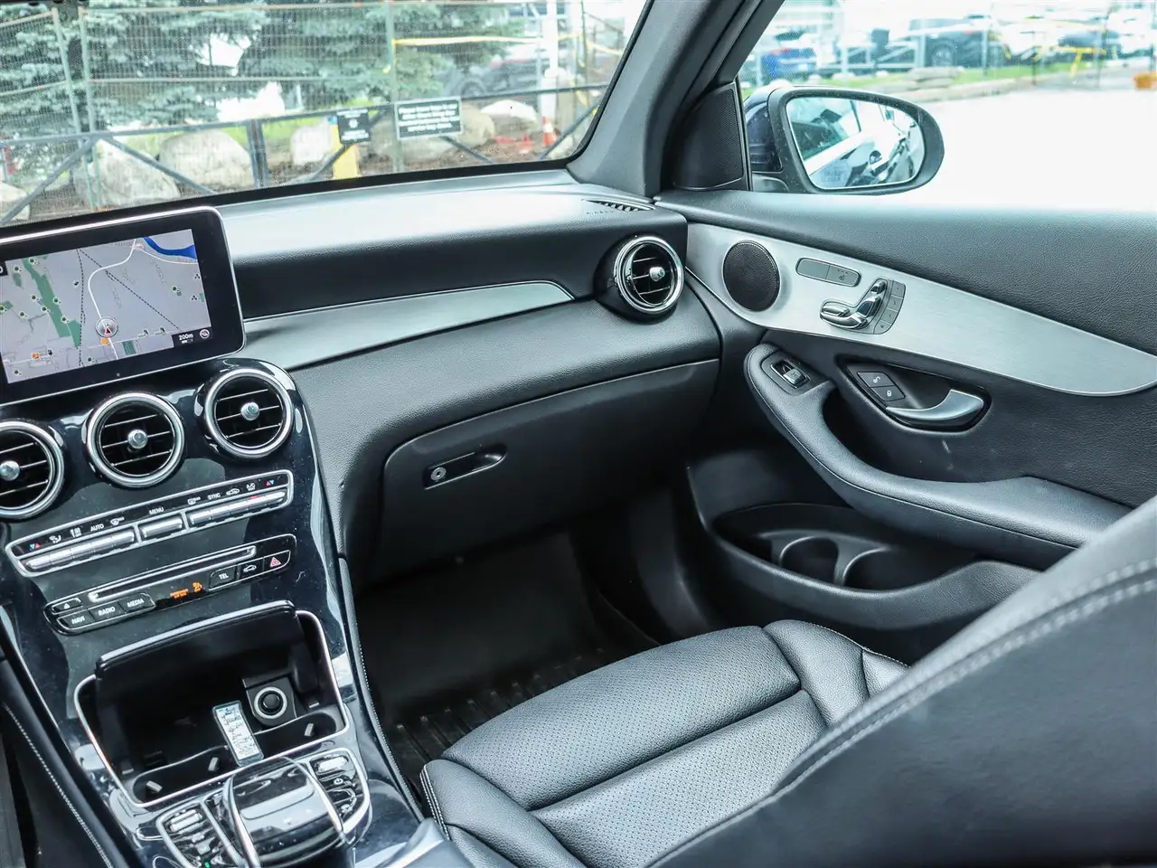 Mercedes-Benz GLC снимка Mercedes-Benz GLC
