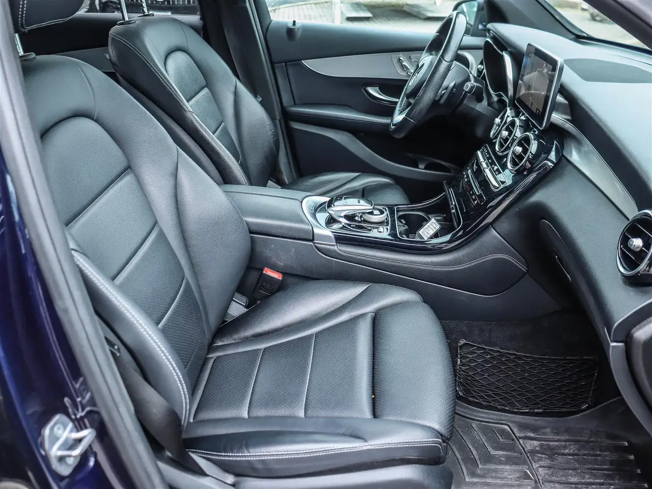 Mercedes-Benz GLC снимка Mercedes-Benz GLC
