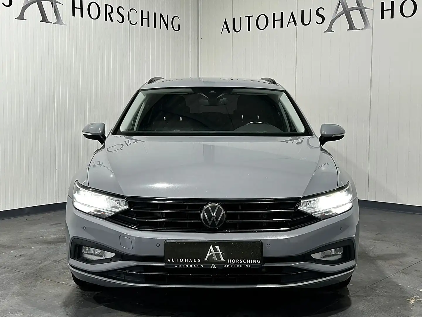 Volkswagen Passat Variant Business 2,0 SCR TDI DSG Grau - 2