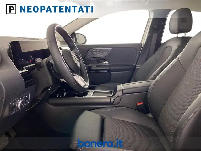 Mercedes-Benz Gla view 11