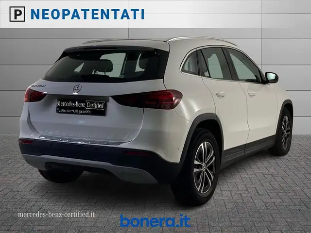 Mercedes-Benz Gla view 3