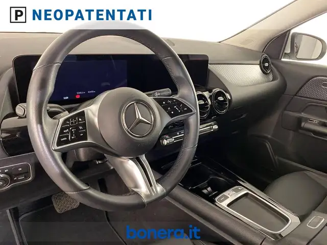 Mercedes-Benz Gla view 12