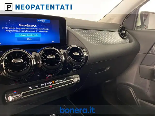 Mercedes-Benz Gla view 13