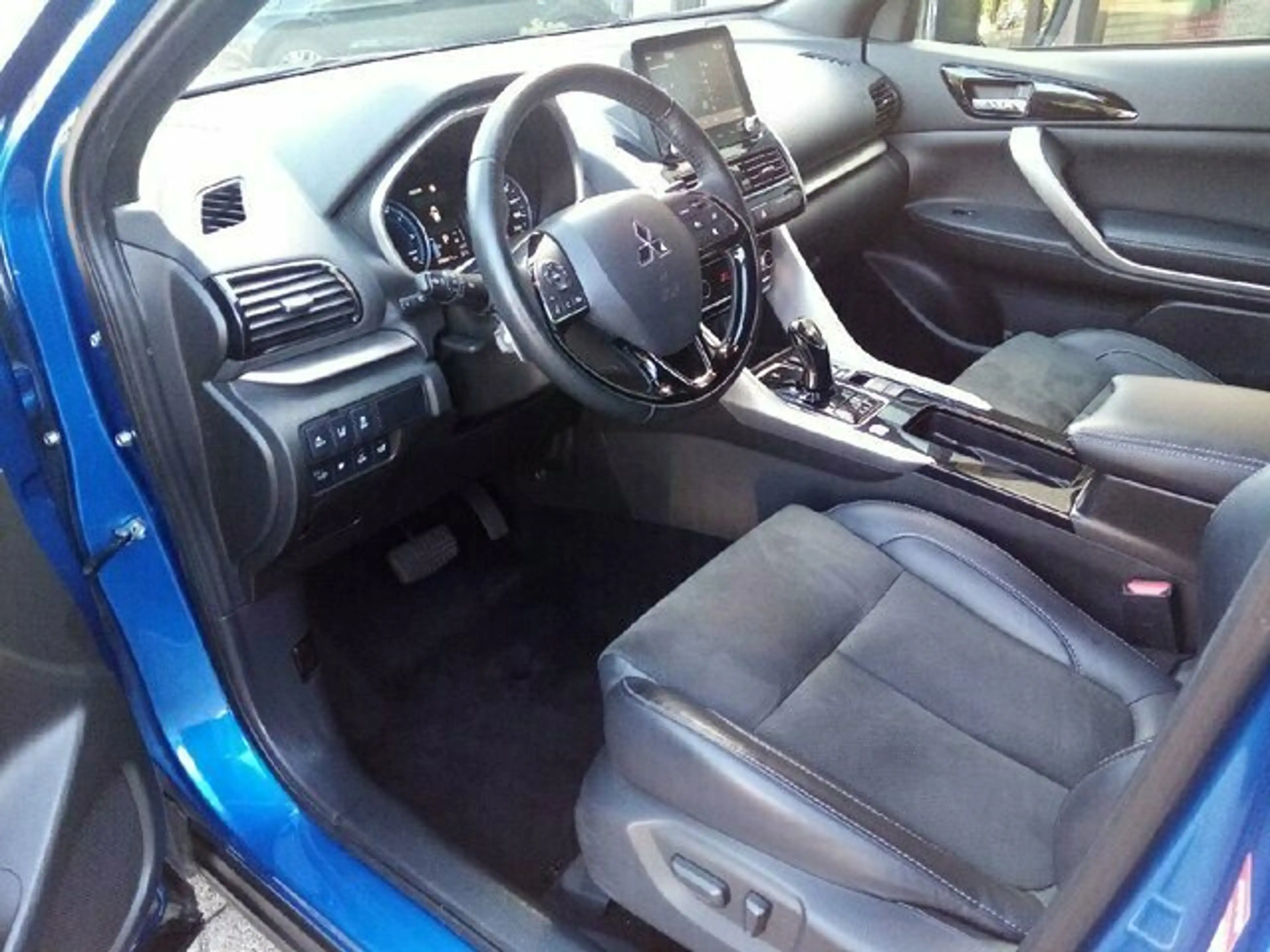 Mitsubishi Eclipse Cross Plus Select Hybrid 4WD — photo 4