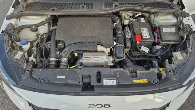 Peugeot 208 view 7