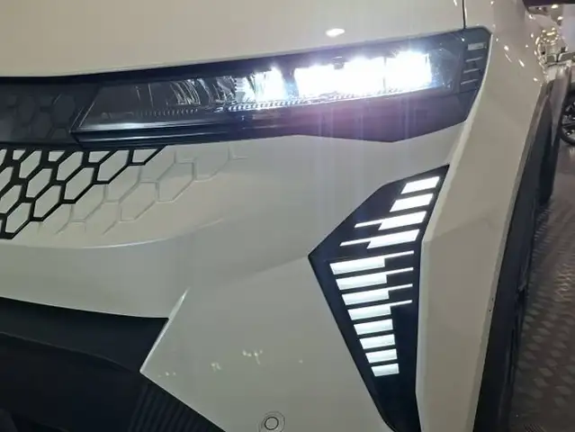 Renault A310 view 9