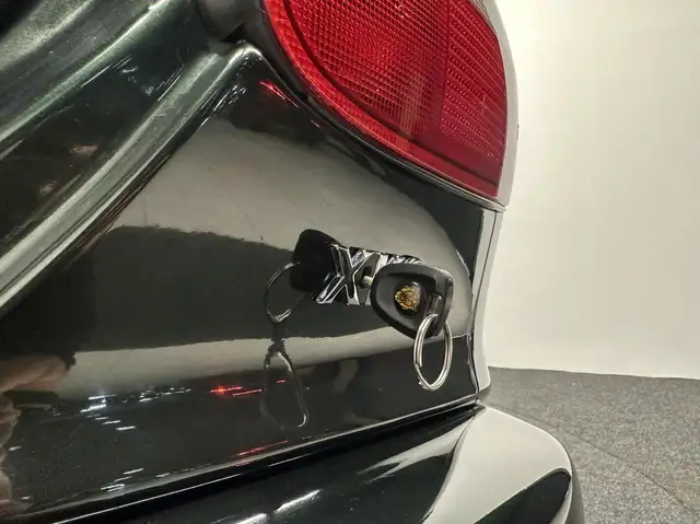 Jaguar XK8 view 12