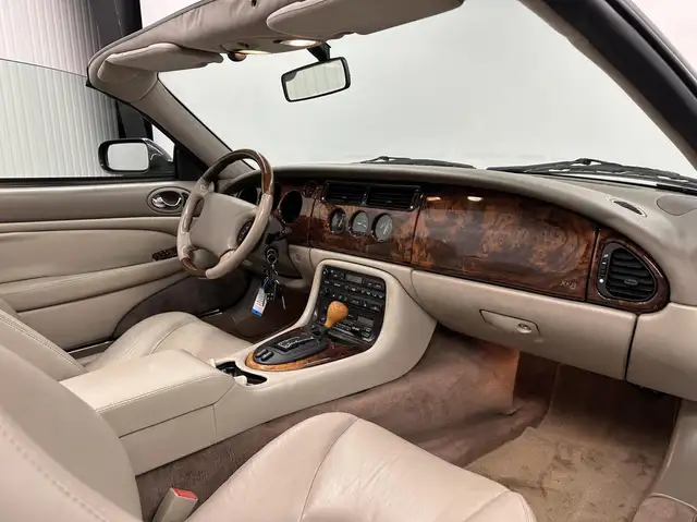 Jaguar XK8 view 14