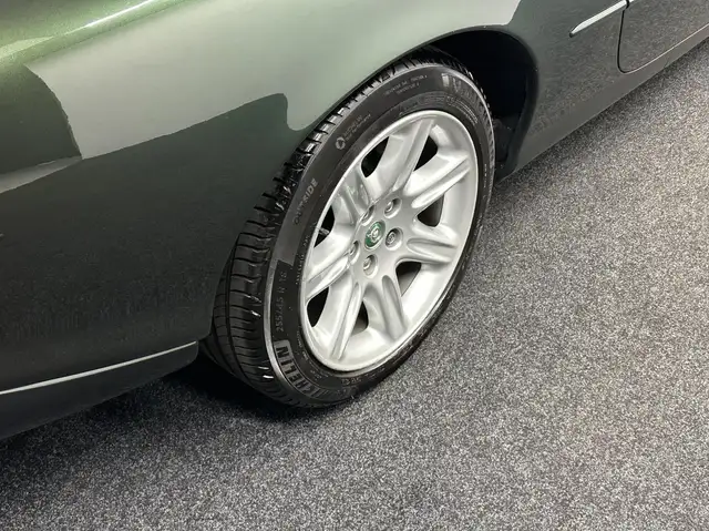 Jaguar XK8 view 13