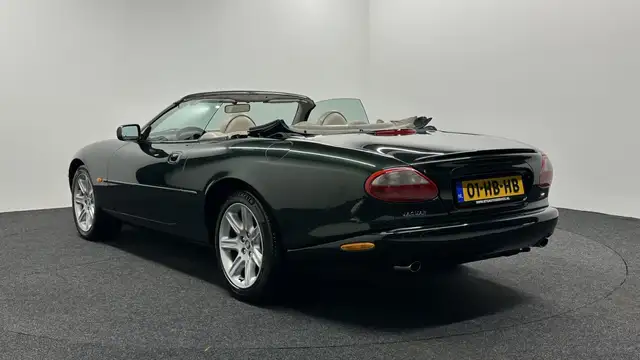 Jaguar XK8 view 4
