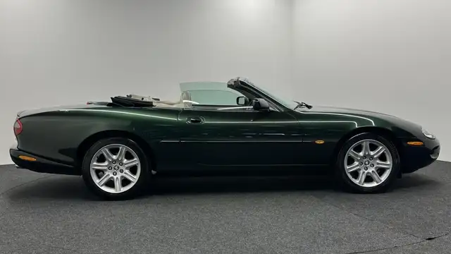 Jaguar XK8 view 9