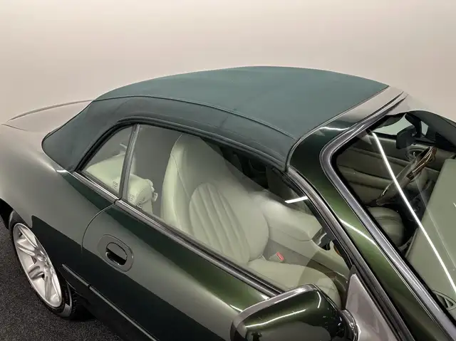Jaguar XK8 view 10