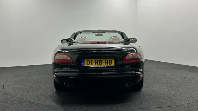 Jaguar XK8 view 7
