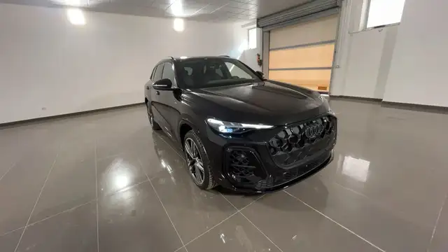 Audi Q5 view 3