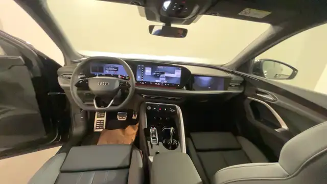 Audi Q5 view 11