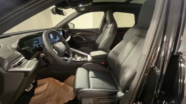Audi Q5 view 8