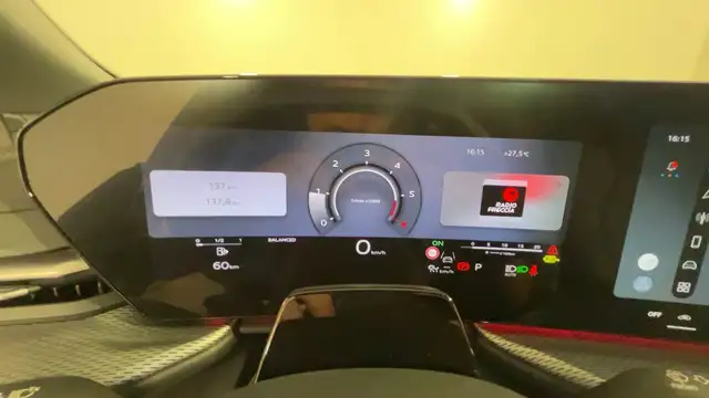 Audi Q5 view 12