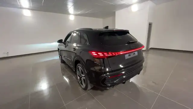 Audi Q5 view 6