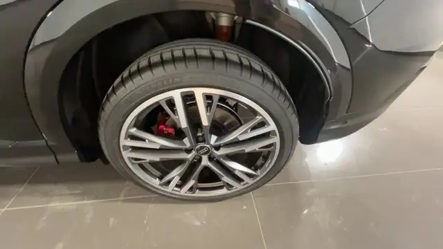 Audi Q5 view 7