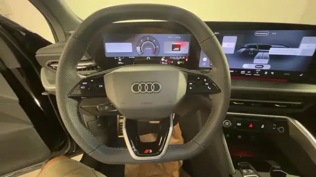 Audi Q5 view 13
