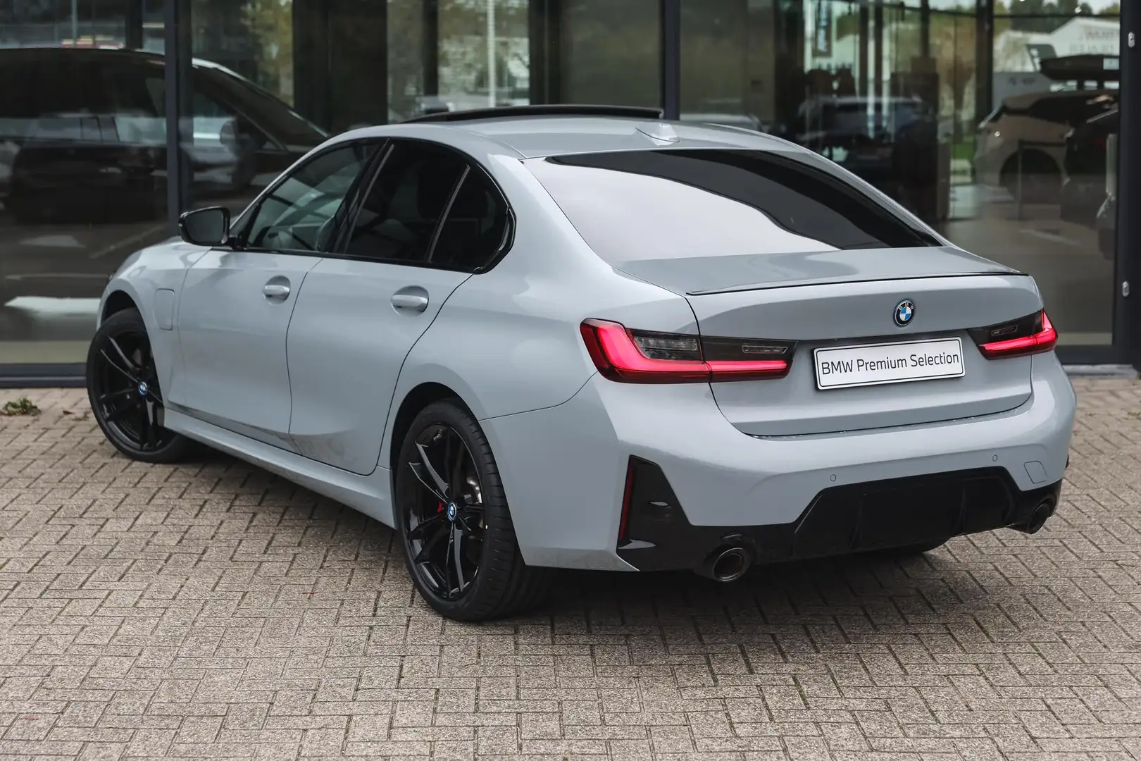 BMW 330 3 Serie 330e M Sport Automaat / Schuif-kanteldak / Grijs - 2