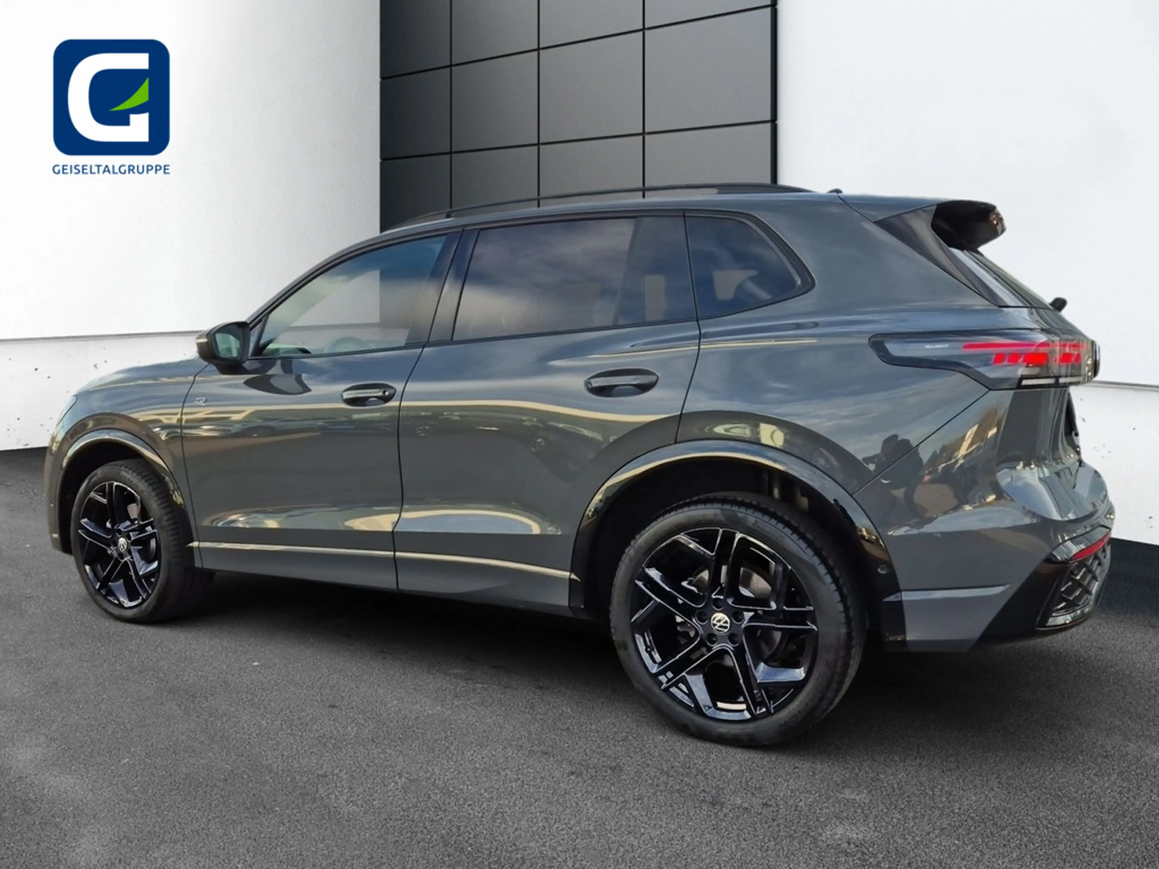 Volkswagen Tiguan 2.0 TDI 4Motion R-Line *DSG*MATRIX*AHK*STANDH*EASY OPEN*HAREASY — photo 3