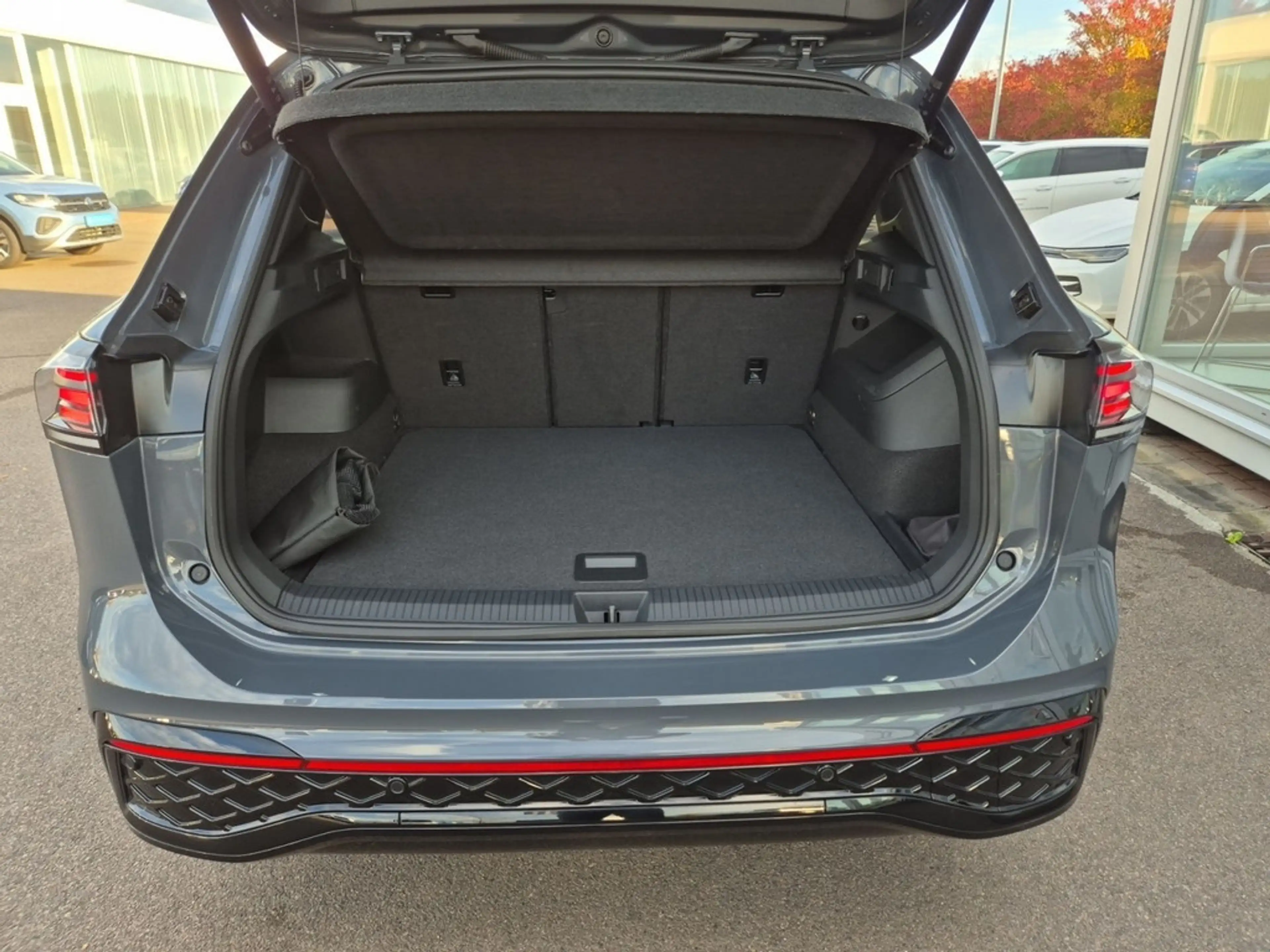 Volkswagen Tiguan 2.0 TDI 4Motion R-Line *DSG*MATRIX*AHK*STANDH*EASY OPEN*HAREASY — photo 13